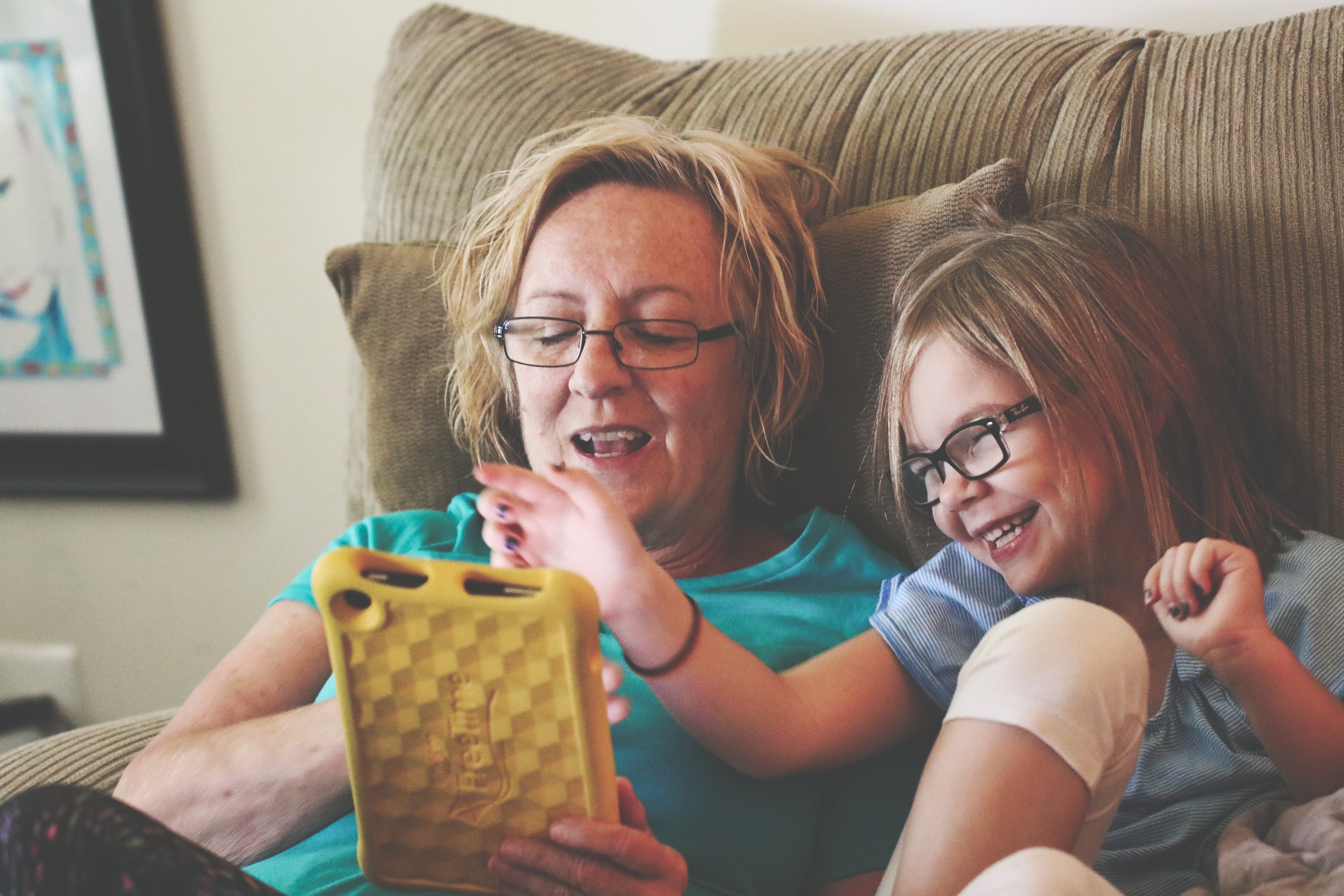 adult-child-ipad-enjoyment-1312023